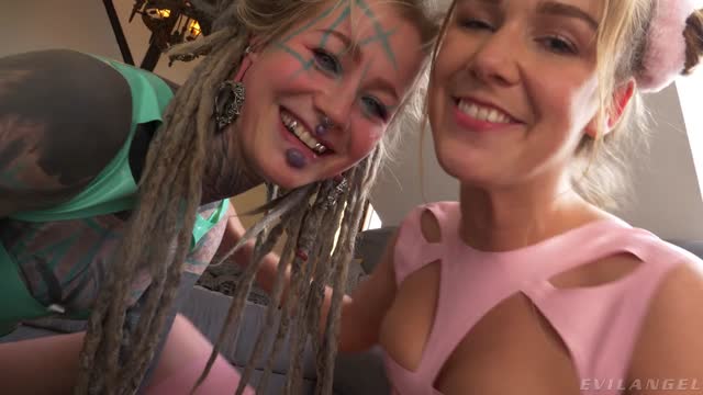 Anuskatzz & Alexis Crystal: Lesbian Alt-Sex