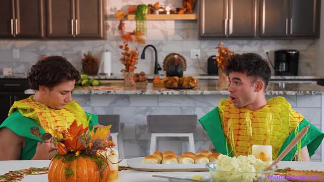 Mom Pussy Makes A Perfect Thanksgiving