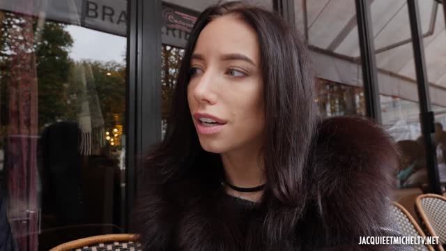 Alina, 21ans, découvre la France!